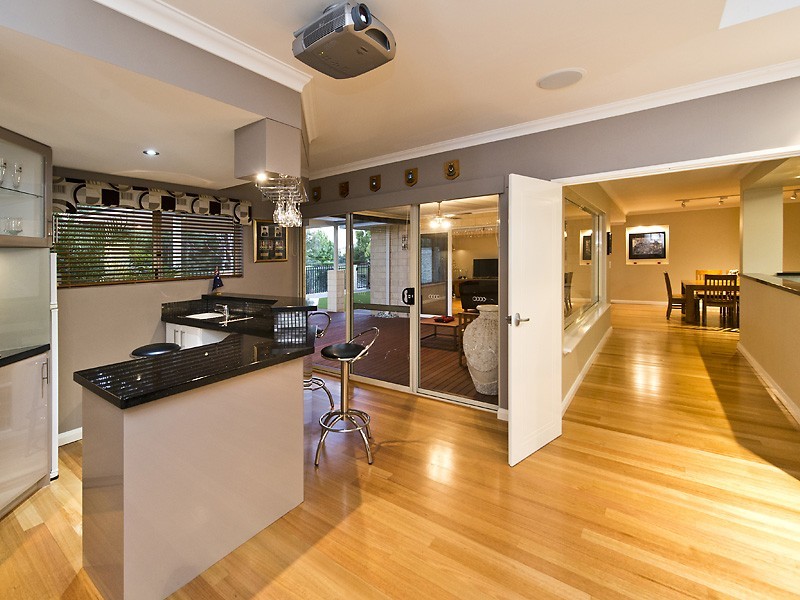 6 Illawarra Crescent, Canning Vale WA 6155