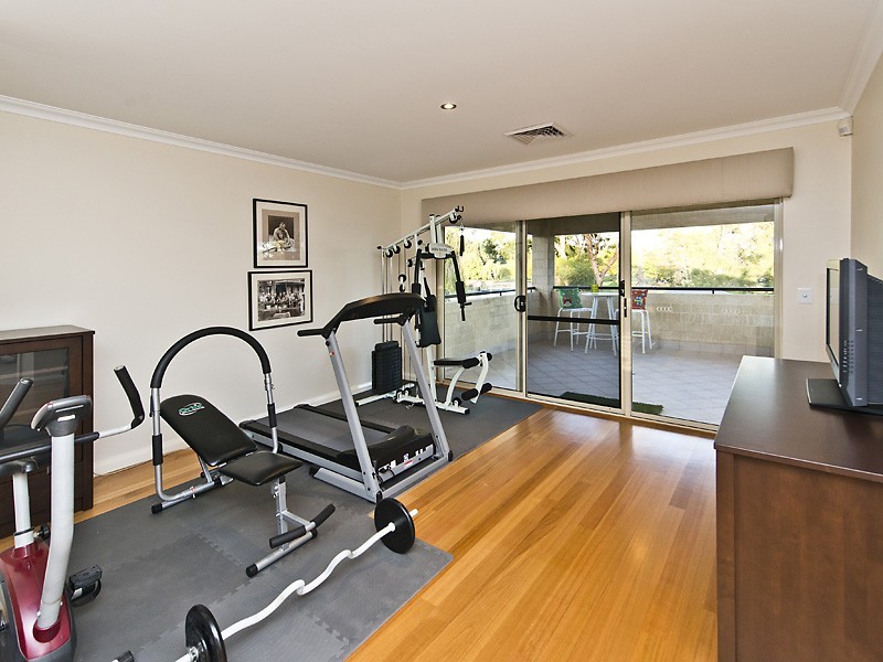 6 Illawarra Crescent, Canning Vale WA 6155