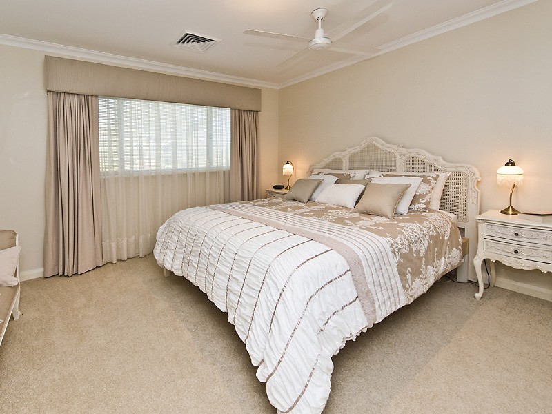 6 Illawarra Crescent, Canning Vale WA 6155