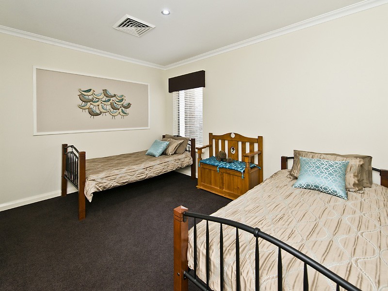 6 Illawarra Crescent, Canning Vale WA 6155