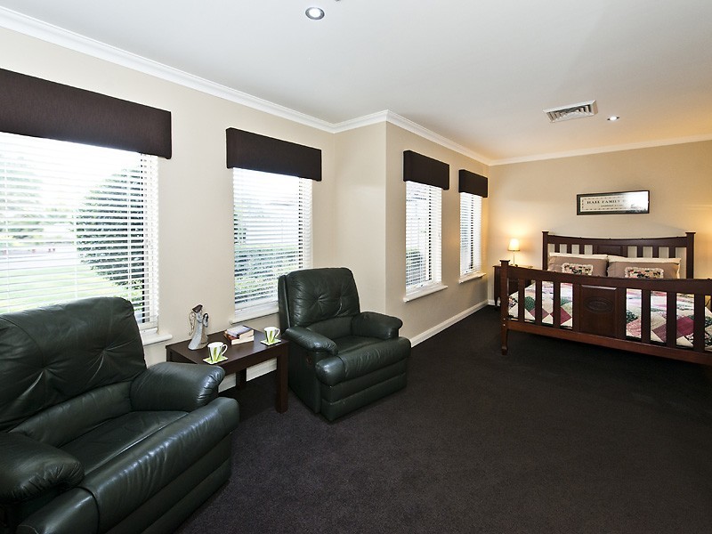 6 Illawarra Crescent, Canning Vale WA 6155