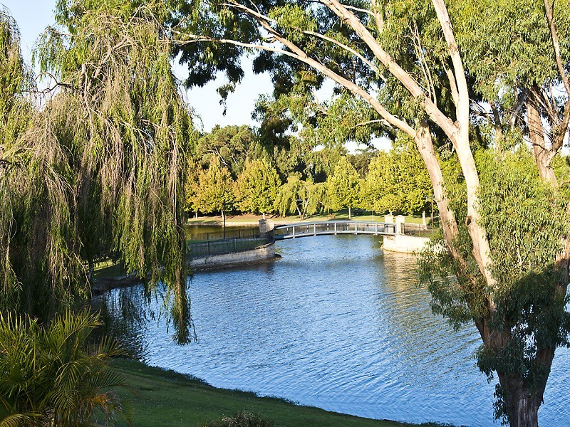 6 Illawarra Crescent, Canning Vale WA 6155