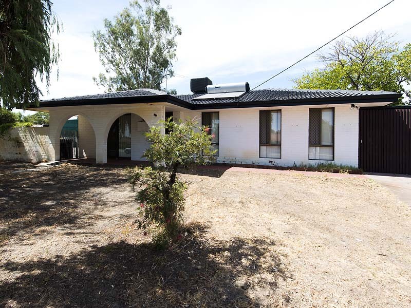 2 Lowan Street, Thornlie WA 6108