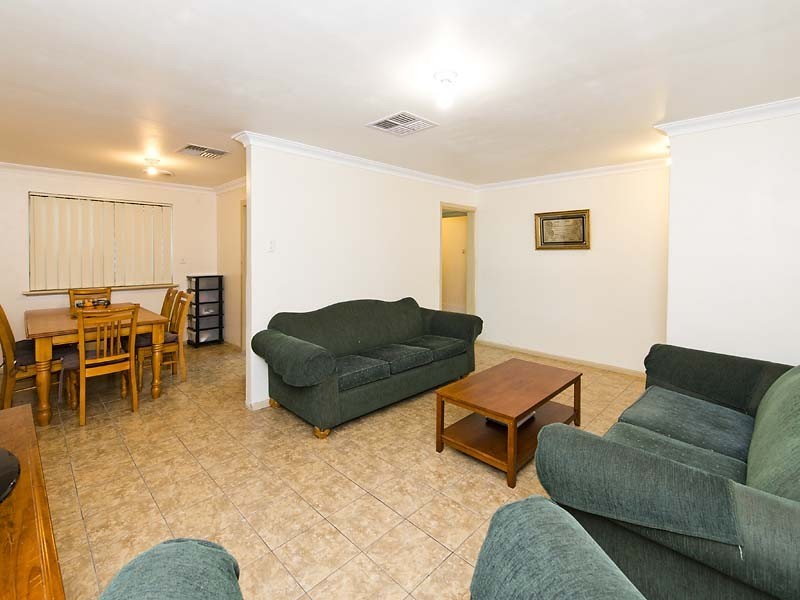 2 Lowan Street, Thornlie WA 6108