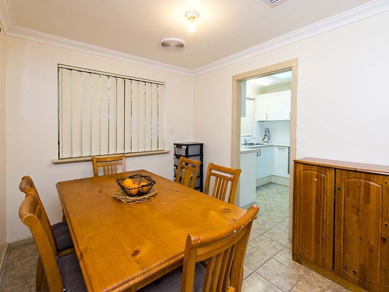 2 Lowan Street, Thornlie WA 6108