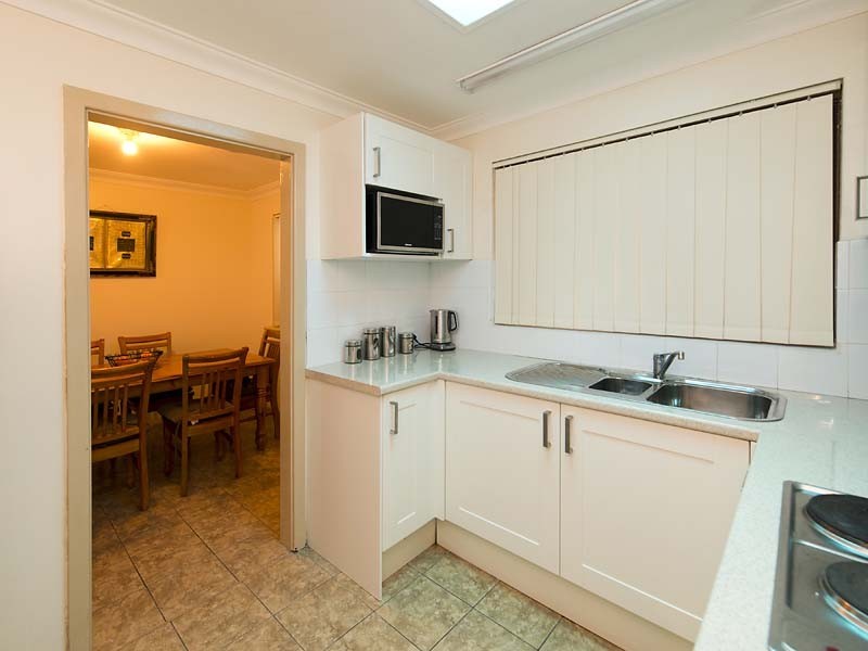 2 Lowan Street, Thornlie WA 6108