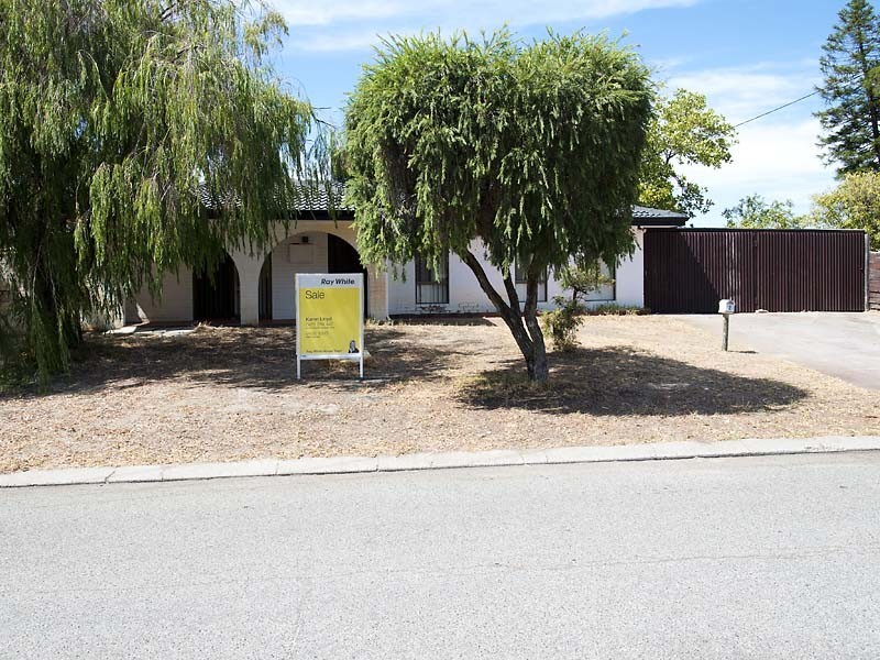 2 Lowan Street, Thornlie WA 6108