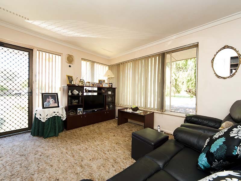 21 Mereworth Road, Thornlie WA 6108