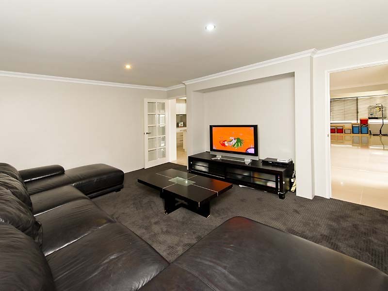 5 Magdalen Loop, Piara Waters WA 6112