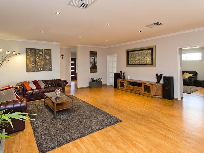 8 Blarney Place, Canning Vale WA 6155