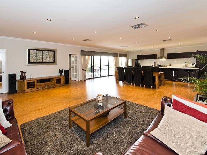 8 Blarney Place, Canning Vale WA 6155