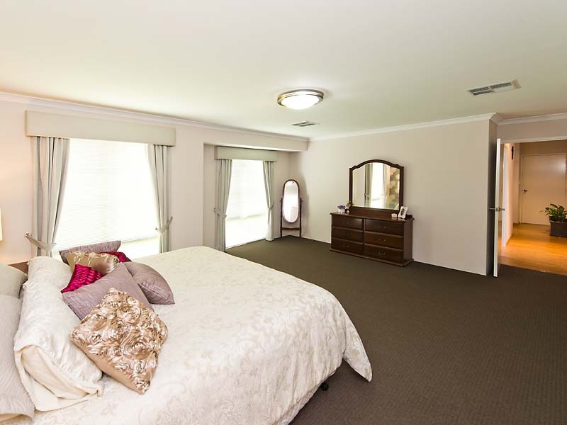 8 Blarney Place, Canning Vale WA 6155