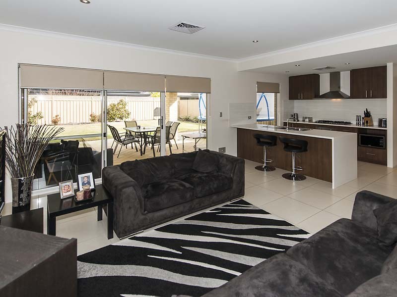 8 Amalfi Way, Canning Vale WA 6155