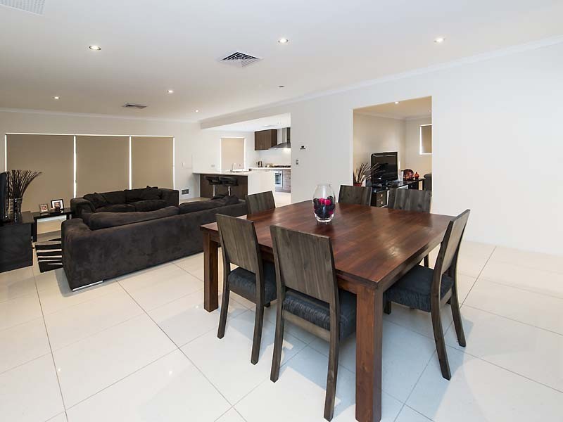 8 Amalfi Way, Canning Vale WA 6155