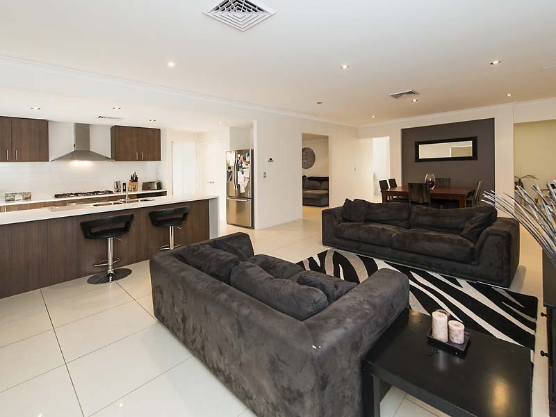 8 Amalfi Way, Canning Vale WA 6155