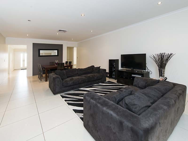 8 Amalfi Way, Canning Vale WA 6155