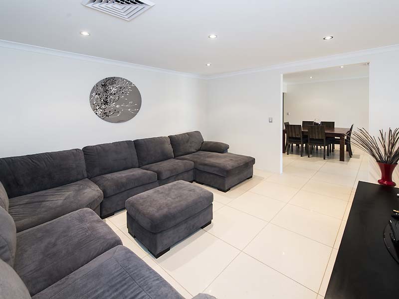 8 Amalfi Way, Canning Vale WA 6155