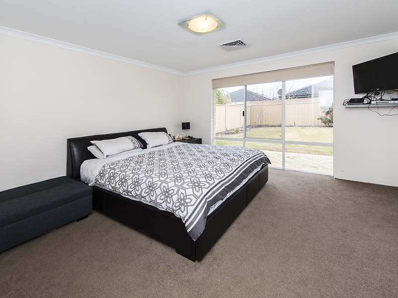8 Amalfi Way, Canning Vale WA 6155