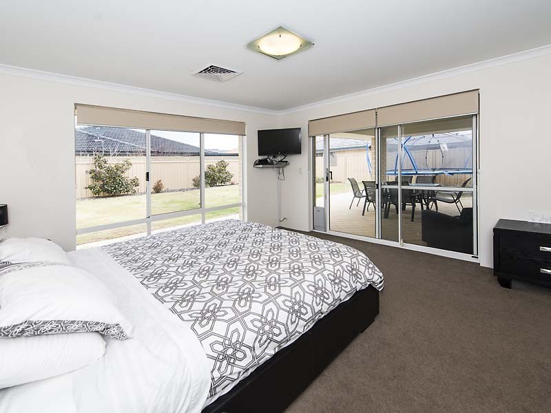 8 Amalfi Way, Canning Vale WA 6155