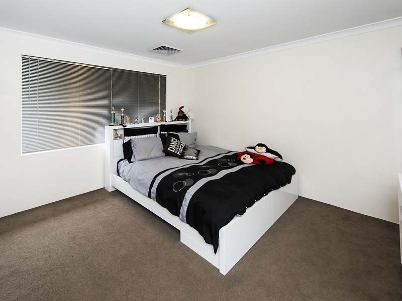 8 Amalfi Way, Canning Vale WA 6155