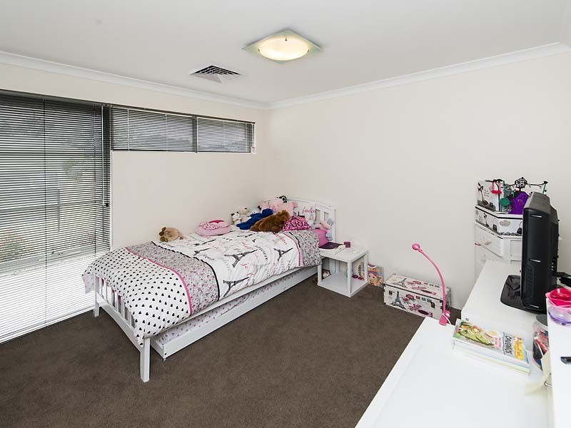 8 Amalfi Way, Canning Vale WA 6155