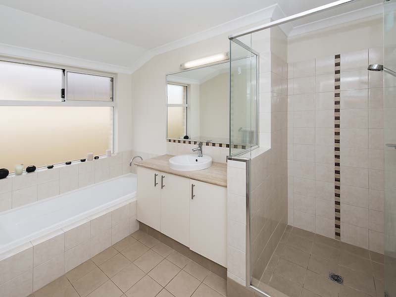 8 Amalfi Way, Canning Vale WA 6155