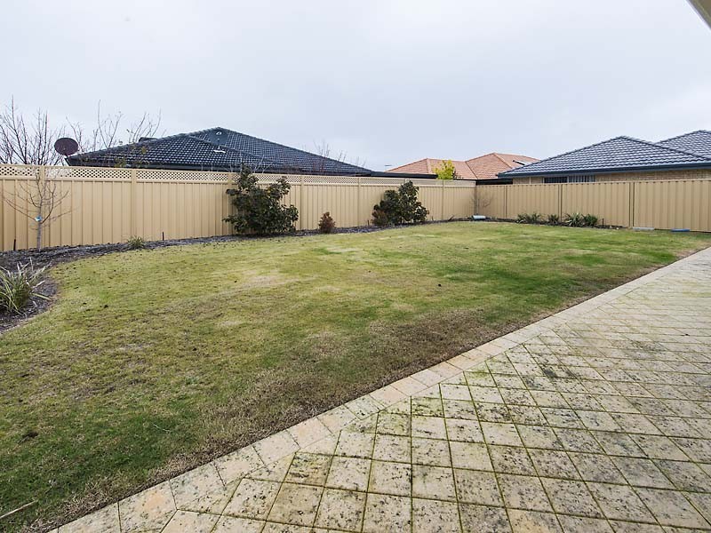 8 Amalfi Way, Canning Vale WA 6155