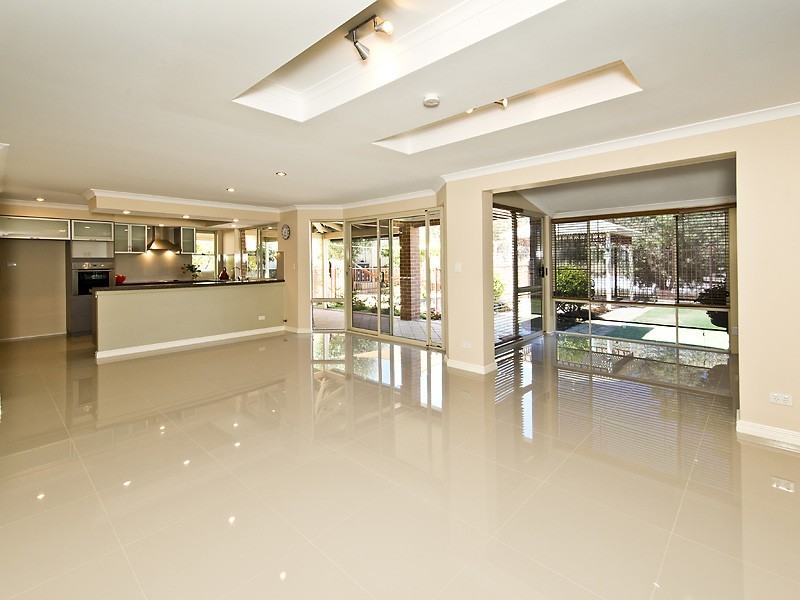 27 Rufford Lane, Canning Vale WA 6155