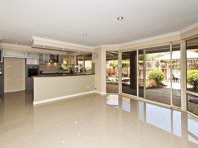 27 Rufford Lane, Canning Vale WA 6155