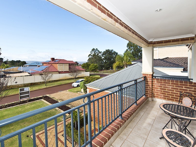 27 Rufford Lane, Canning Vale WA 6155