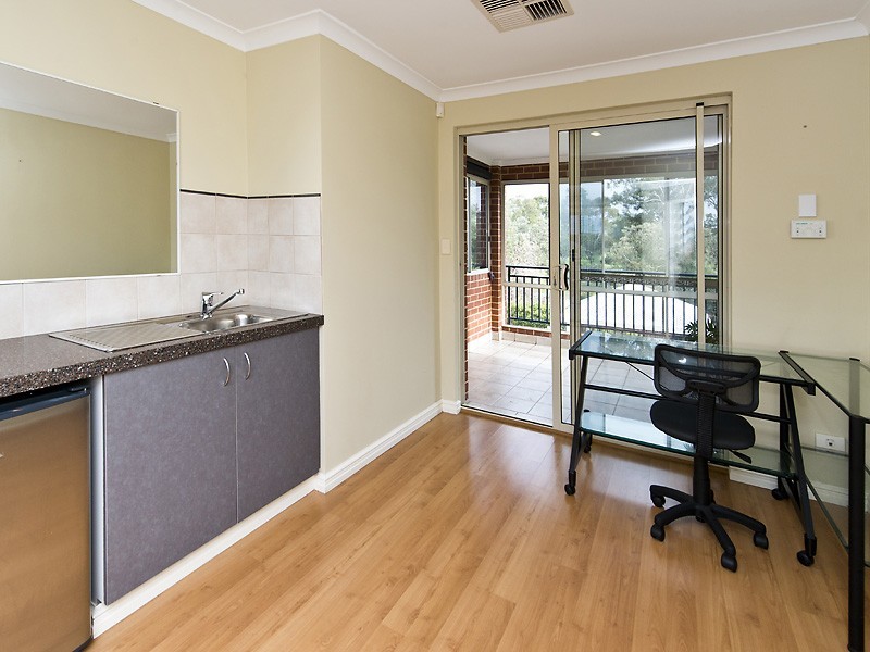 27 Rufford Lane, Canning Vale WA 6155