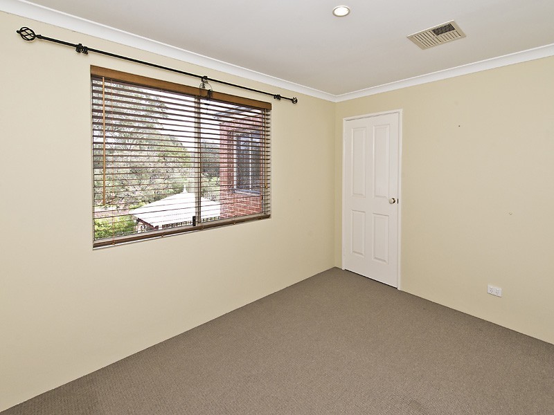 27 Rufford Lane, Canning Vale WA 6155