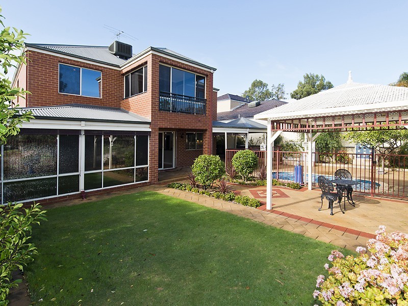 27 Rufford Lane, Canning Vale WA 6155