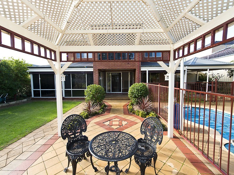 27 Rufford Lane, Canning Vale WA 6155