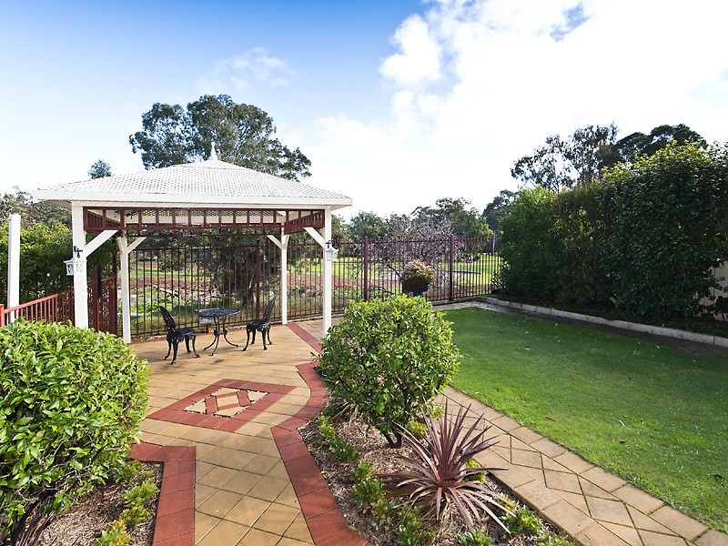 27 Rufford Lane, Canning Vale WA 6155