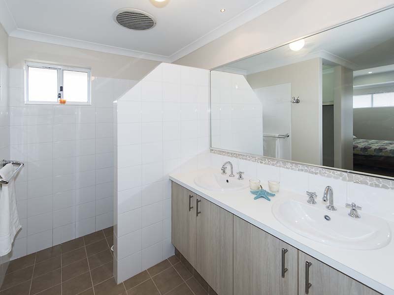 5 Barton Loop, Piara Waters WA 6112