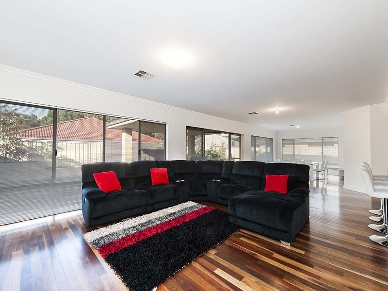 11 Amalfi Way, Canning Vale WA 6155