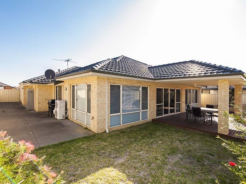 11 Amalfi Way, Canning Vale WA 6155