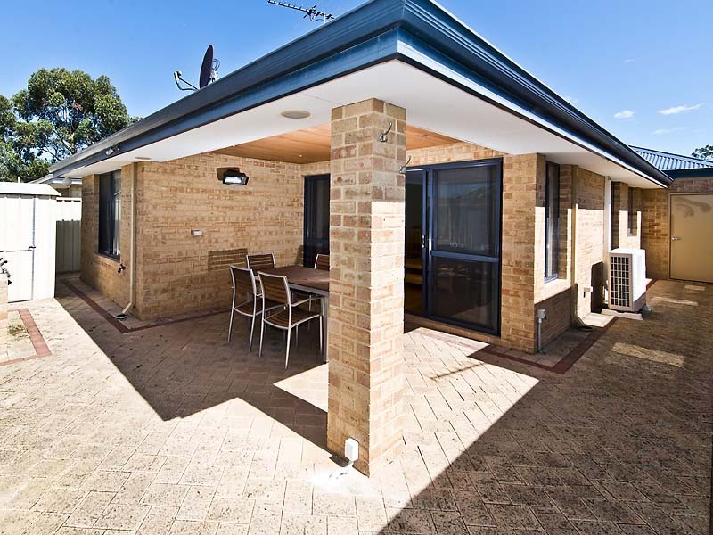 12 Carnation Street, Canning Vale WA 6155