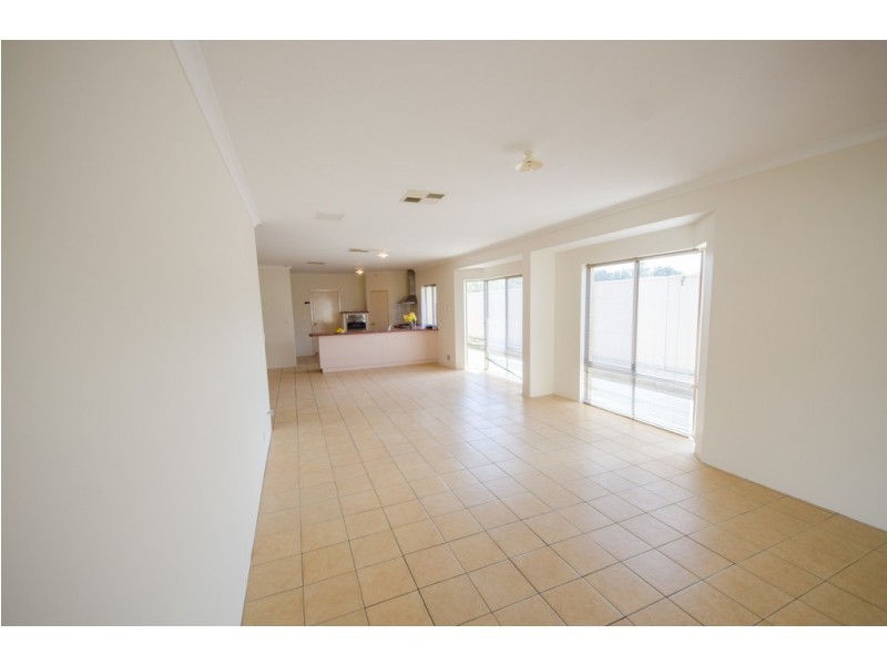 4 Quenda Drive, Canning Vale WA 6155