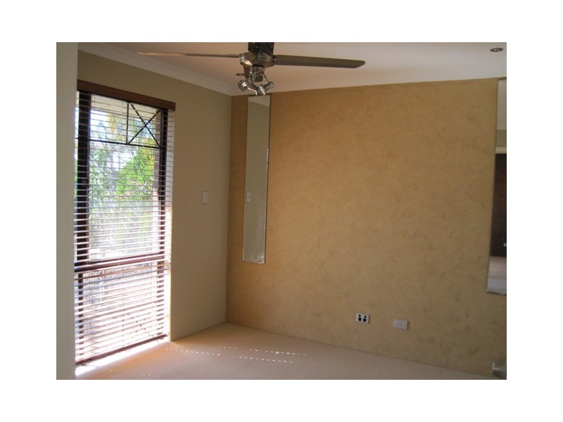 11 Hotchkiss Close, Thornlie WA 6108