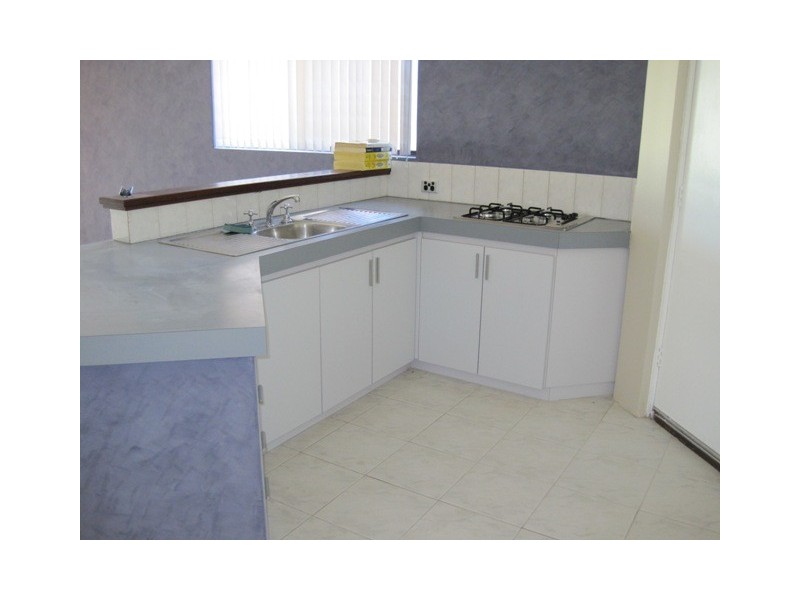 11 Hotchkiss Close, Thornlie WA 6108