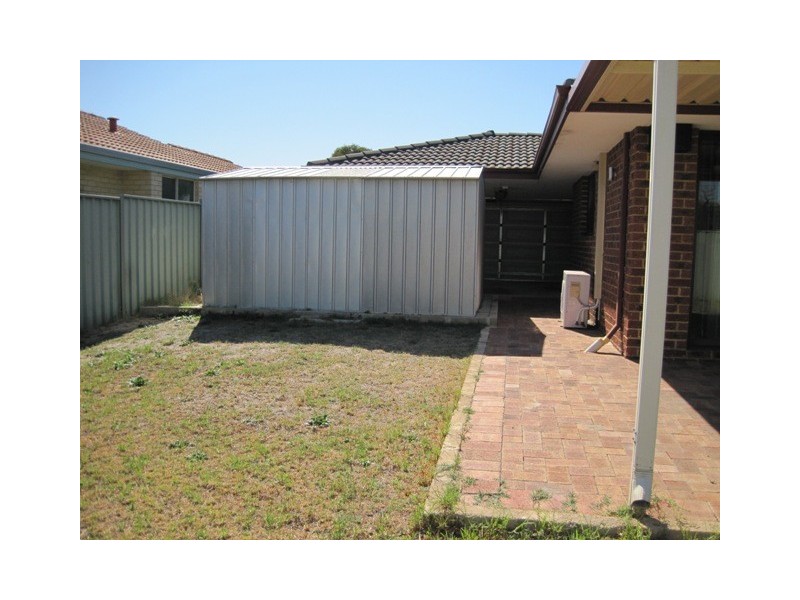 11 Hotchkiss Close, Thornlie WA 6108