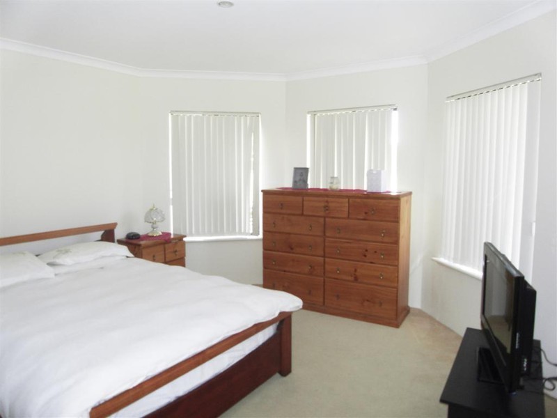 31 Mount Parkway, Canning Vale WA 6155