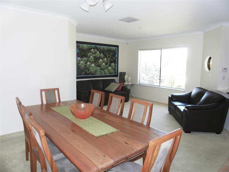 31 Mount Parkway, Canning Vale WA 6155