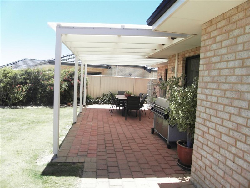 31 Mount Parkway, Canning Vale WA 6155