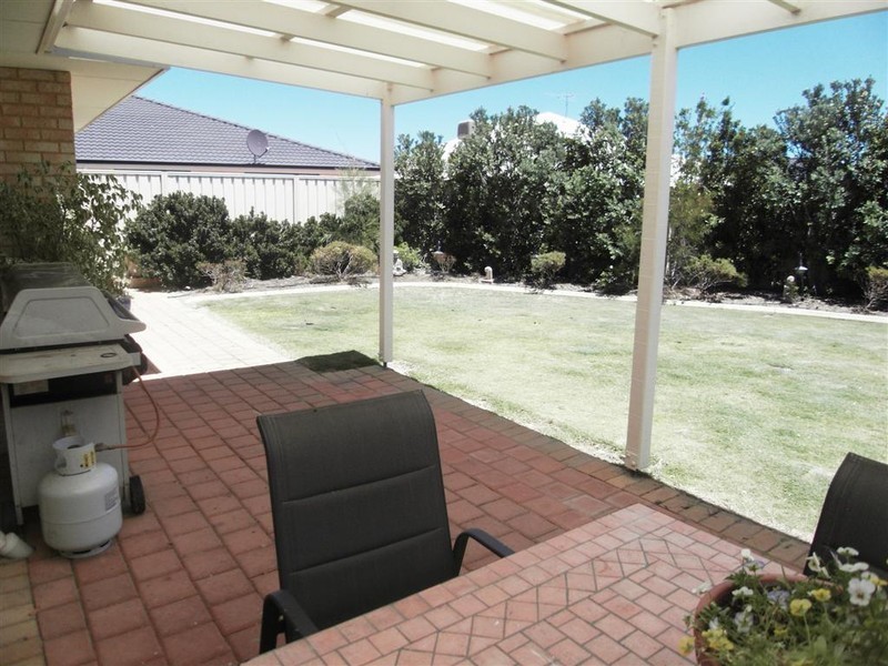 31 Mount Parkway, Canning Vale WA 6155