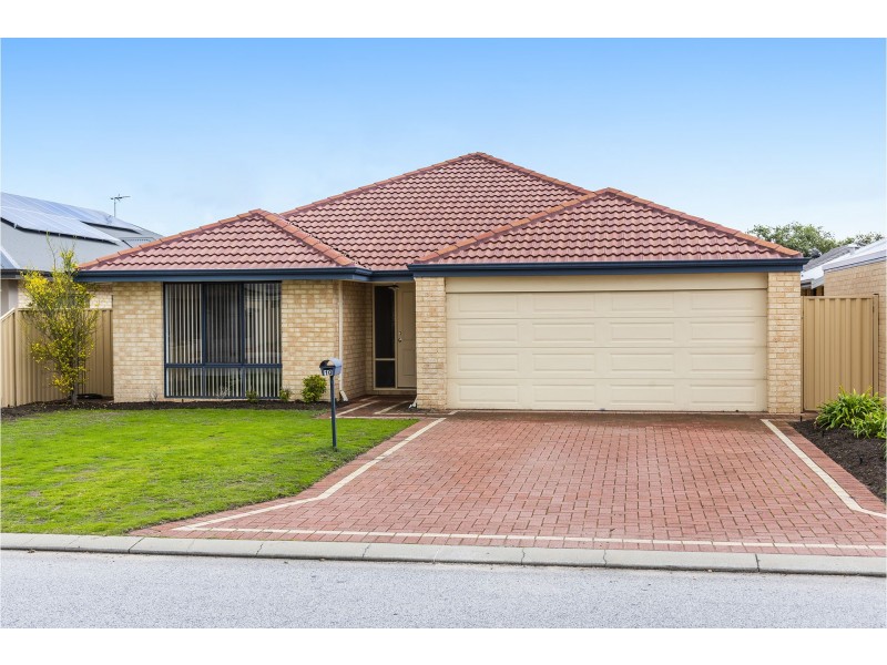 10 Tarn Drive, Canning Vale WA 6155
