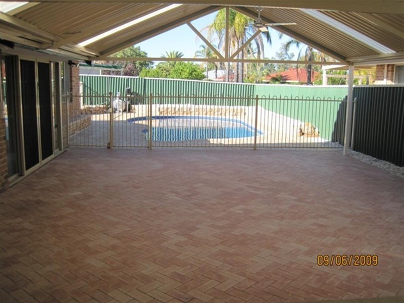 9 Consulate Court, Thornlie WA 6108