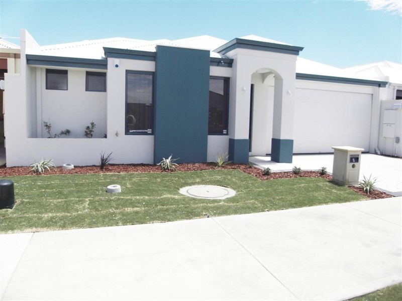 8 Trinity Close, Canning Vale WA 6155